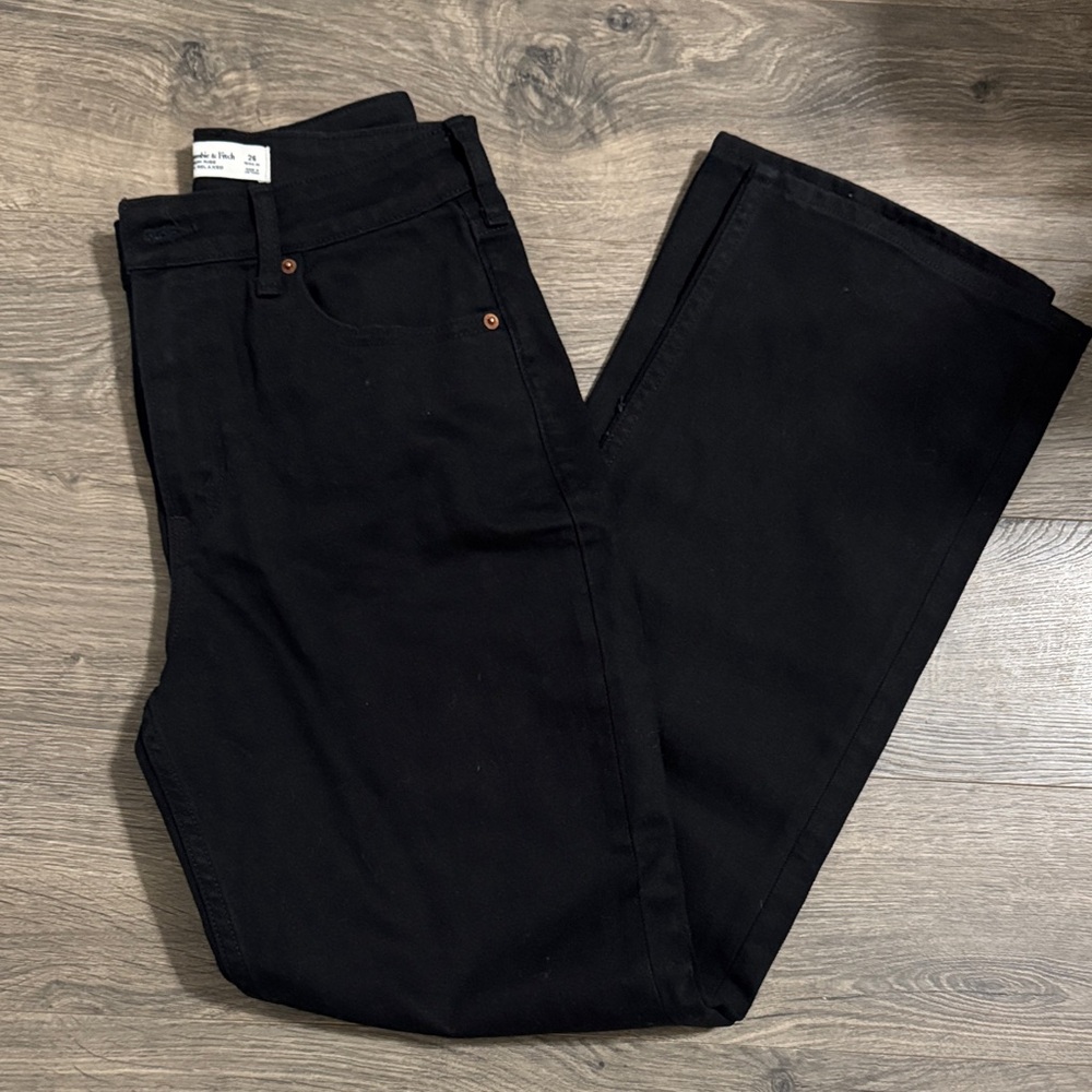 Abercrombie & Fitch Curve Love High-Rise 90s Relaxed Black Jeans - Picture 2 of 6